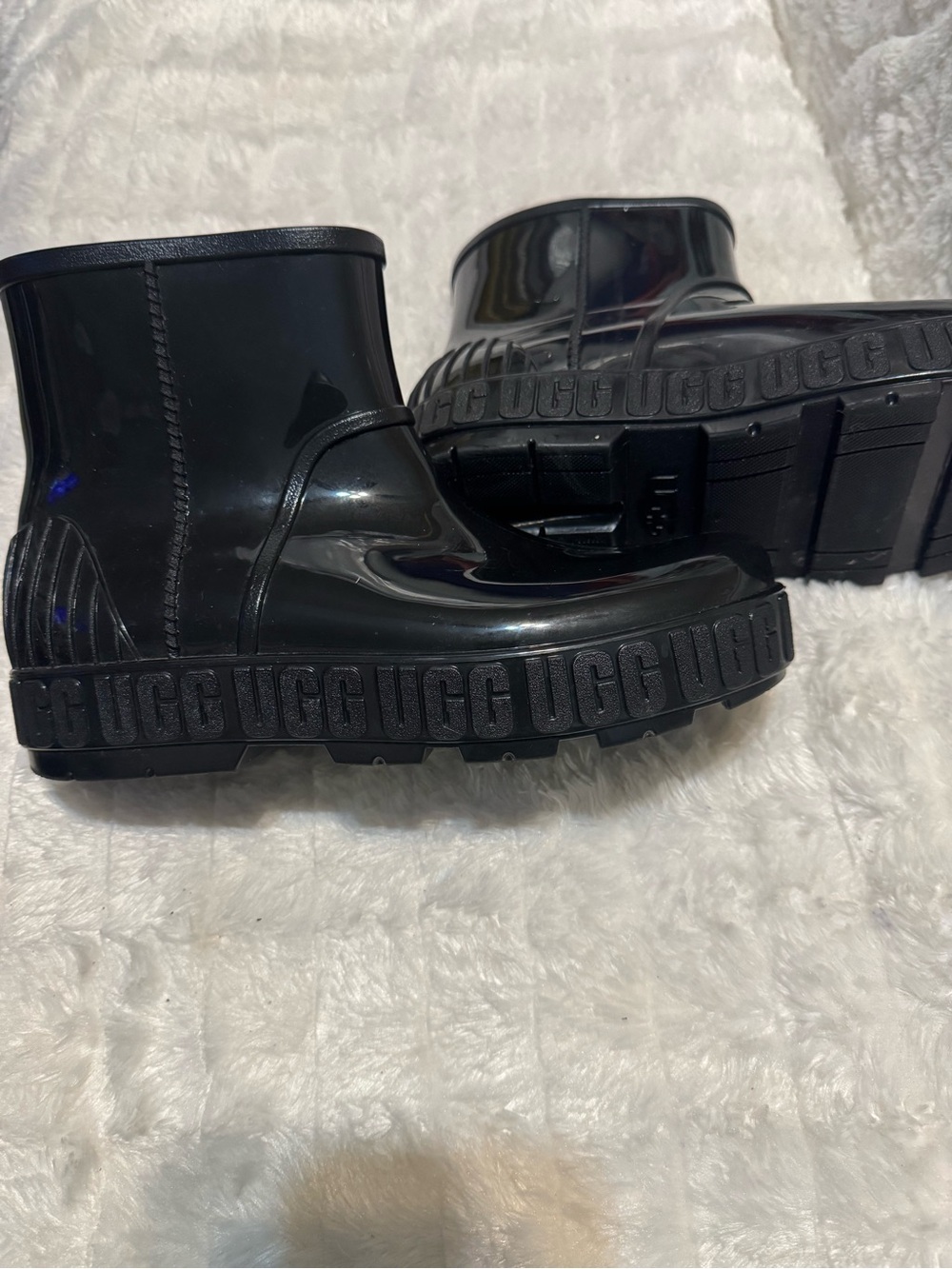 Women’s Black UGG Gloss Rain Ankle Boots -Size 9